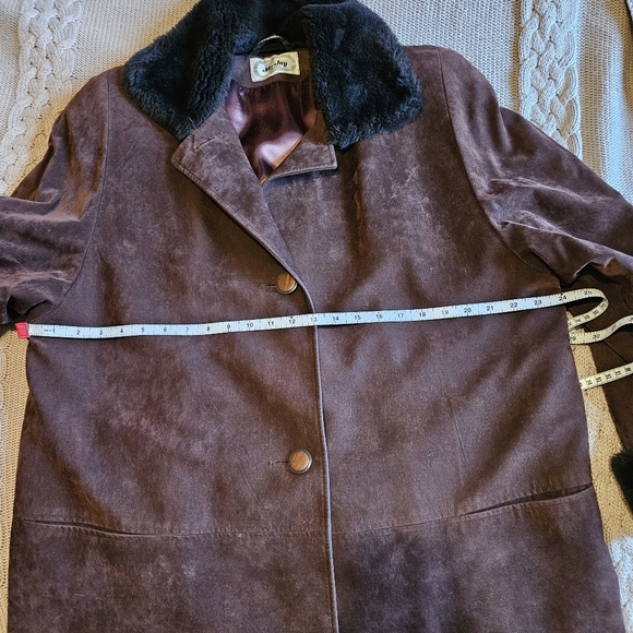 Ladies brown suede coat with faux fur coat. Size 15/16. See details in desc. - Picture 5 of 5